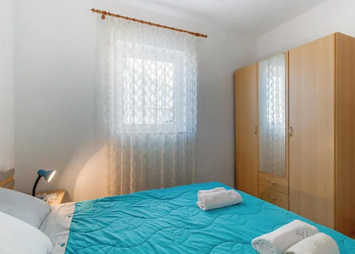 2 Bedroom In דירה *